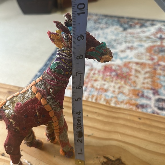 Portofino Home Boho Handcrafted Indian Paper Mache Sari Fabric Giraffe Figurine. - Picture 9 of 9